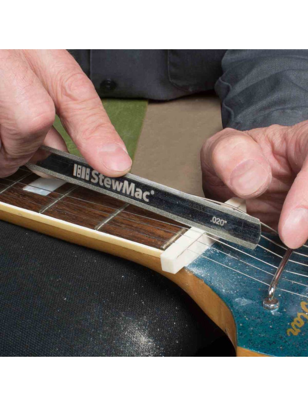 Lime Sillet Guitare,Lime Guitare,Lime Sillet Guitare Electrique,avec 13  Tailles D'aiguilles de Meulage en Acier Inoxydable et 1 Bloc de Ponçage  Guitare,pour Guitare,Ukulélé,Basse : : Instruments de musique et  Sono
